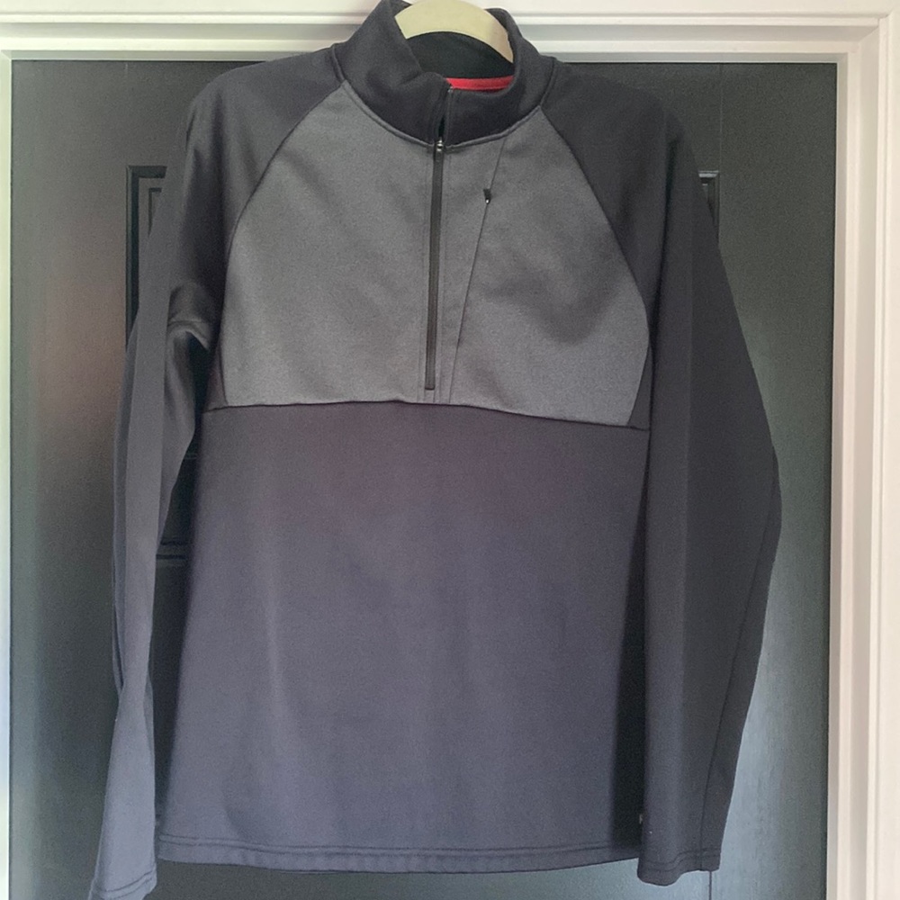 Men’s black medium Reebok pullover